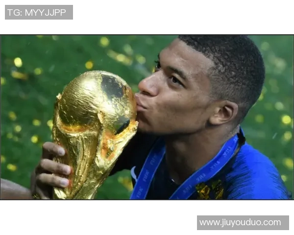 足球明星与奖杯的精彩瞬间合集高清图片展示