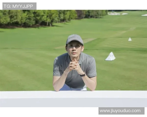 足球明星西装造型男生头像展现时尚魅力与运动精神的完美结合